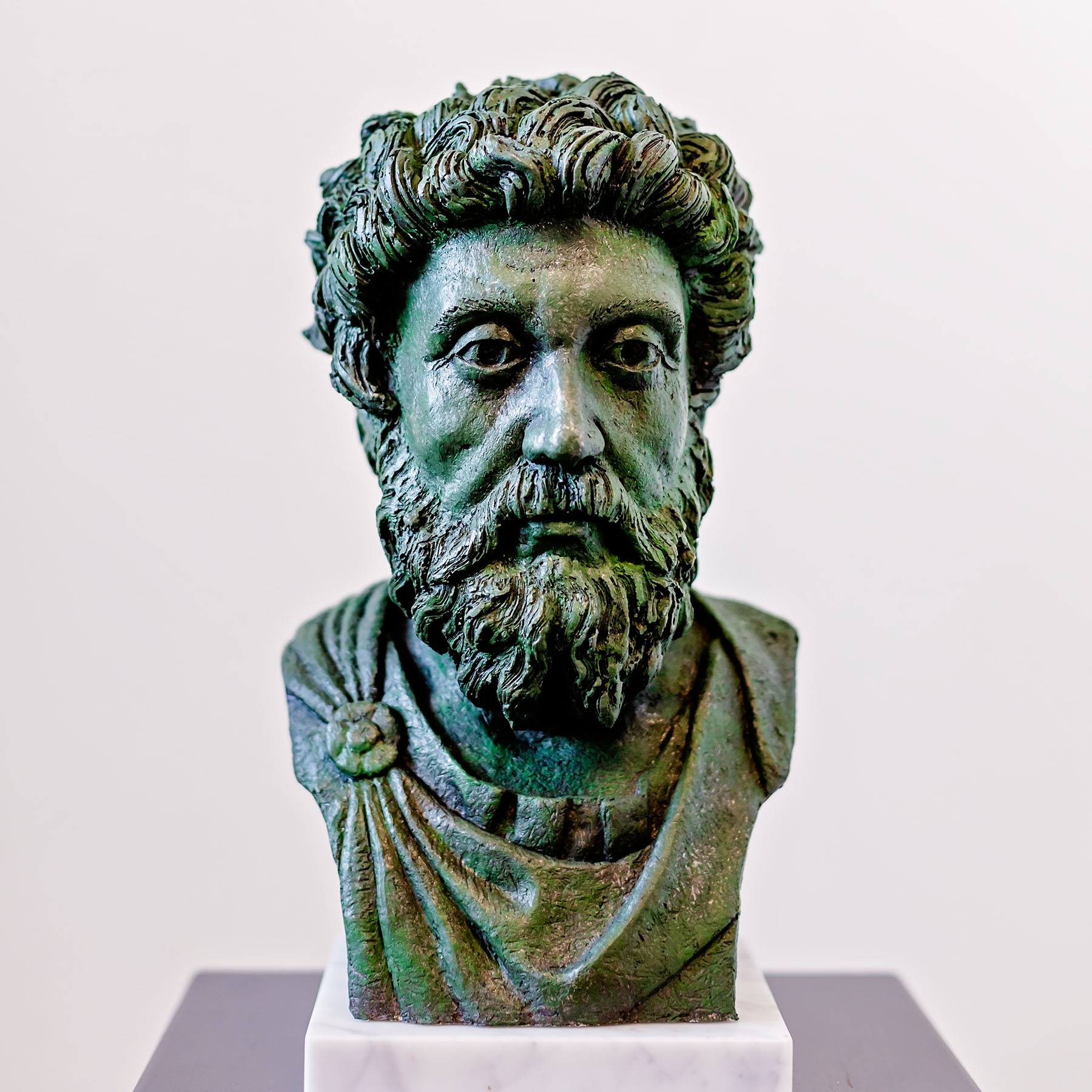 トップス Sunsetter Publishing Marcus Aurelius L Amazon.com: Marcus Aurelius “Find Strength” Stoicism Quote T